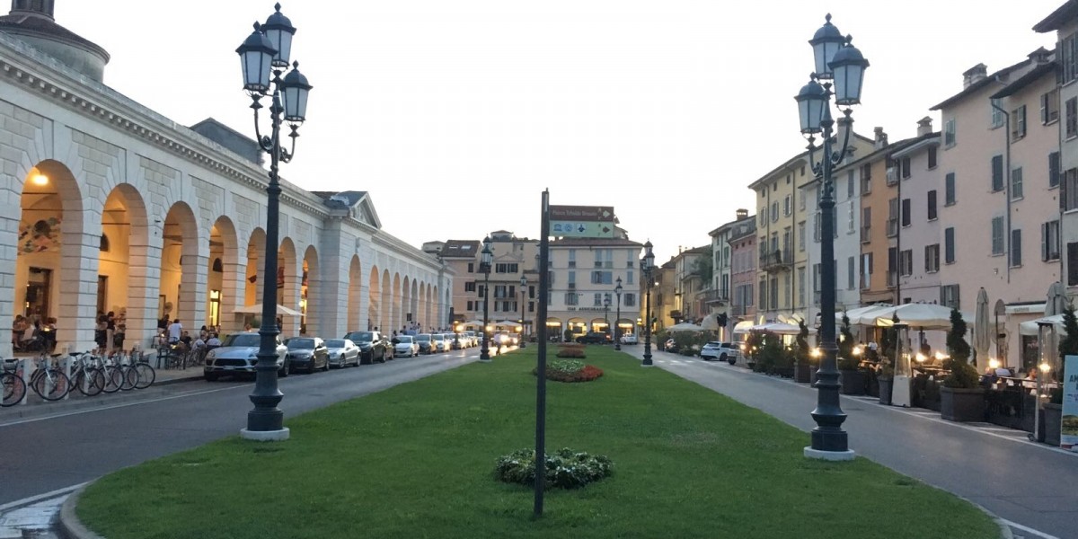 La nuova vita di piazza Arnaldo a Brescia per chi resta in città, la