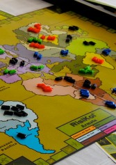 Giochi Da Tavola & Hamburger, Il Concetto Family Friendly Di Terra Di Mezzo | 2night Eventi Bari Giochi Da Tavola & Hamburger, Il Concetto Family Friendly Di Terra Di Mezzo | 2night Eventi Bari