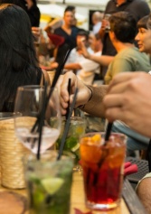 I Migliori Locali Dove Fare L'aperitivo A Monopoli, Polignano, Locorotondo E Alberobello | 2night Eventi Bari I Migliori Locali Dove Fare L'aperitivo A Monopoli, Polignano, Locorotondo E Alberobello | 2night Eventi Bari