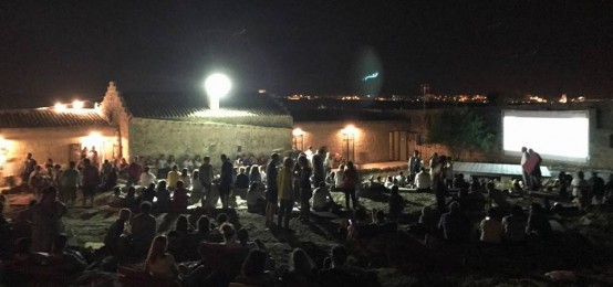 Cinema e degustazioni sotto le stelle al Parco della Murgia Cinema e degustazioni sotto le stelle al Parco della Murgia