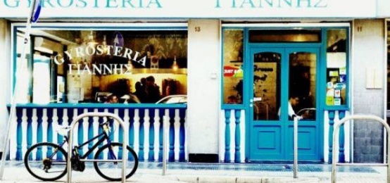 Yannis è anche in zona Ateneo a Bari Yannis è anche in zona Ateneo a Bari