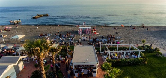 Sunset aperitif al Bahia Beach di Ostia Sunset aperitif al Bahia Beach di Ostia
