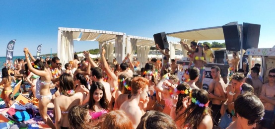 Beach party El Taxi la fiesta al Balnearea Beach party El Taxi la fiesta al Balnearea