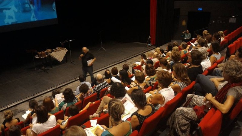 teatro kismet? bari https://www.facebook.com/131105216909310/photos/pb.131105216909310.-2207520000.1444650167./1040752782611211/?type=3&theater