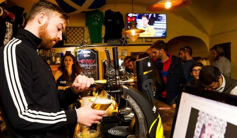highlander pub roma centro storico scottish pub scozzese scozia birra alla spina giovani movida studenti americani inglesi migliori scottish pub di roma