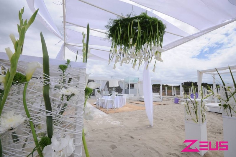 redattori licheri zeus beach matrimonio in spiaggia fiori
