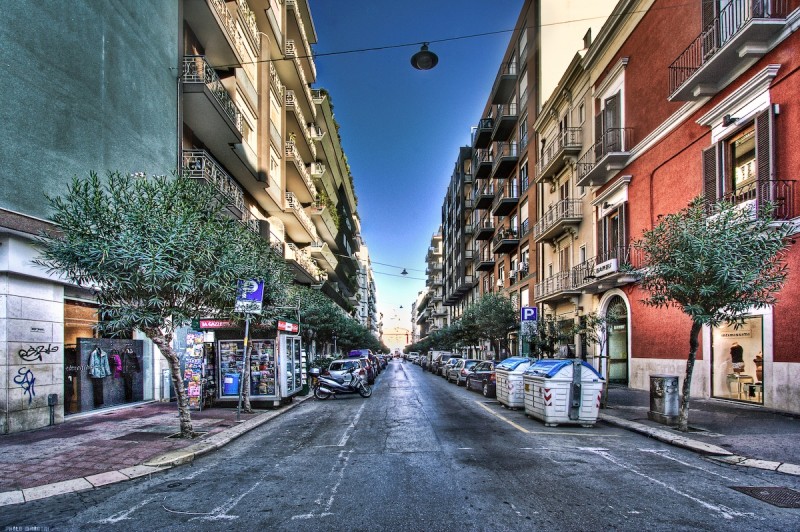 bari quartiere murat foto di https://www.flickr.com/photos/paolomargari/3026336528/in/photolist-5bqlq1-owhpd4-9kelpp-98rgcp-98rgeg-98repa-98rh7x-bpqdzz-98ur8u-5nnwpx-peyidh-dzxn3h-6nnian-azslek-tcdmif-7pvnnv-7pyrz3-6nnedn-6nstay-azsnmz-azvsn5-fkwi76-azssvb-azvxeu-azvwnu-2d7qwq-axw2yg-axykyg-f67nj9-5kqbpt-6nnhnt-azvwrm-azvw23-azsqta-azsqdt-azsqmx-azvunw-azspdr-azvu1u-azvtcu-azvsty-azsmni-azvrnq-azvr3s-7ifh4j-7ifgxy-7ifgqh-eetw3-s4dcpn-bj6ym6