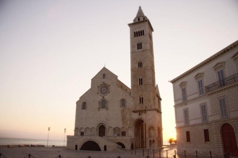 cattedrale trani monumento storia arte foto da flickr https://www.flickr.com/photos/castorofotonico/5503881712/in/photolist-9omqhh-vcs4px-37fsgw-4rjcqm-4dhl9t-2agmnu-8anjz3-jxsu3-jxshp-jxsmj-tddce-afx52z-gw3wyd-sb8ti-sb8gx-dhvcgq-jxqwy-jxpoe-jxs1f-gh5if-4rnruw-4rjfbf-gh5fp-4rnjns-dhvcqn-4rntfo-sb8ge-sb8ur-odbxqk-4rntob-4rntug-amjuf3-amjkhj-4uva91-sb9ia-3jxzx4-3bj2bh-amfl2r-amff4x-4a9fke-741fx8-amjrul-sb959-sba3s-gh5ct-6novks-qwxez-sb9zl-ch6mf-ch6i2