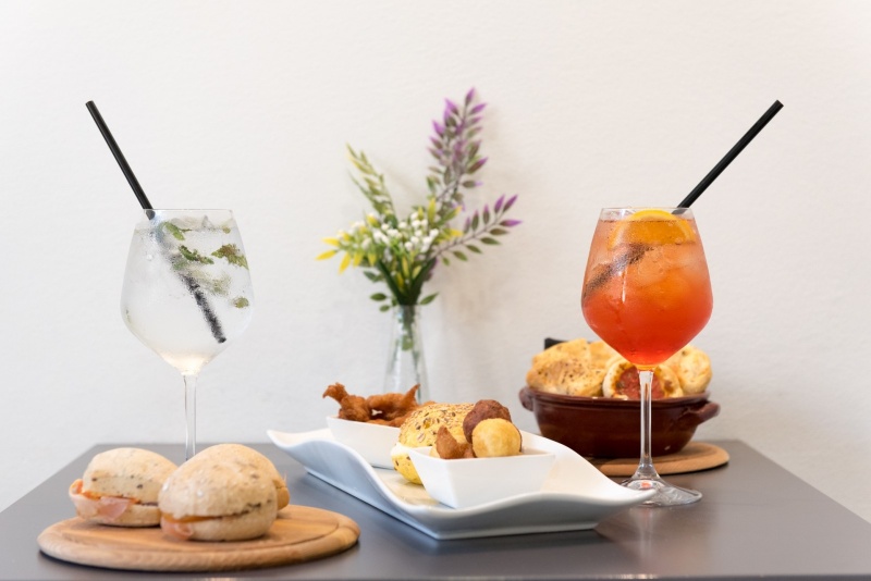 redattori licheri la vetta dello spritz, spritz con aperitivo