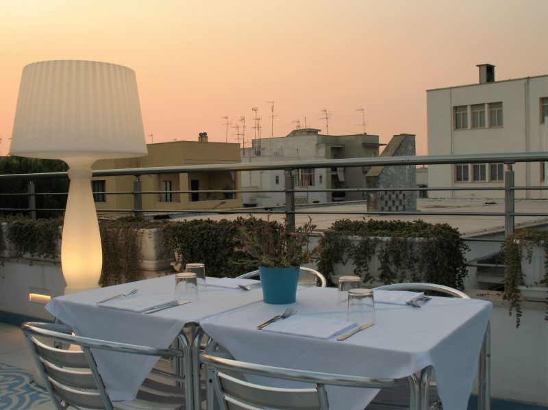corner torre a mare tramonto