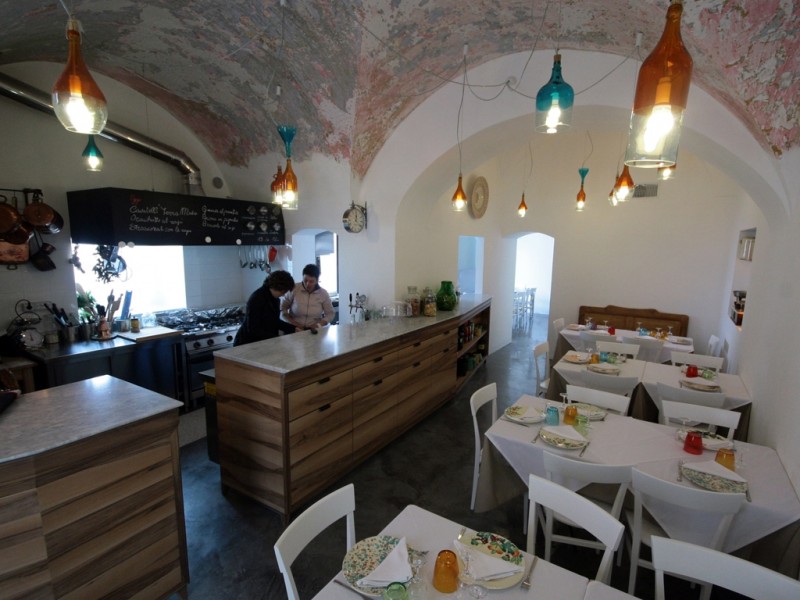 la taverna del duca locorotondo http://www.tavernadelducascatigna.it/il-locale/