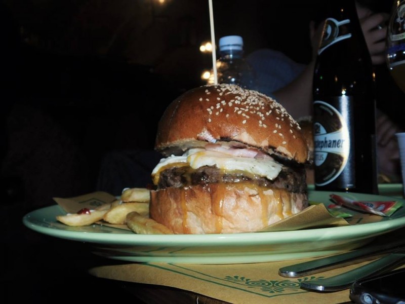 hamburger il brillo parlante https://www.facebook.com/ilbrilloparlantegiovinazzo/photos/a.1428044150843299.1073741828.1425321337782247/1682032082111170/?type=3