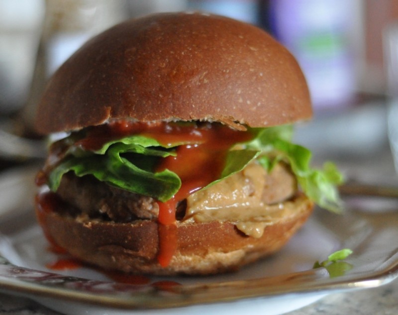 hamburger vegetariano vegano https://www.flickr.com/photos/cults/5500011385/