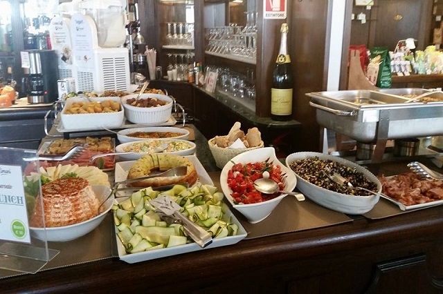 rimani https://www.facebook.com/acasacafe/photos/a.495019443976751.1073741830.491369271008435/1040397459438944/?type=3&theater
