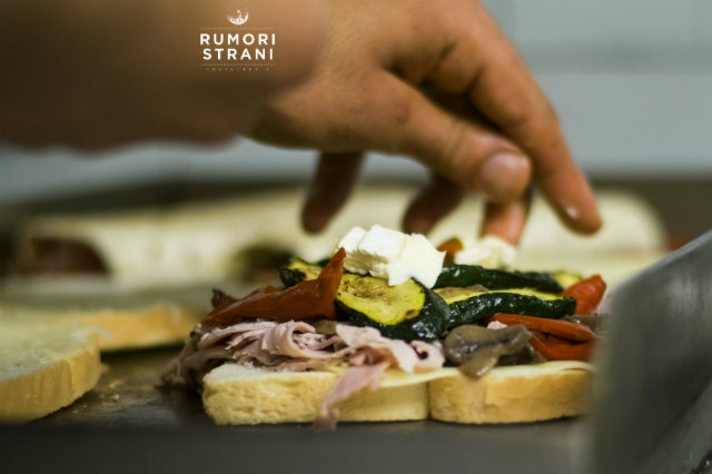 rumori strani toast