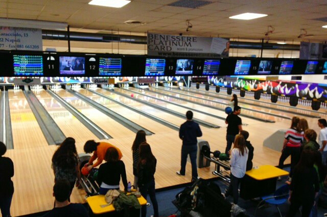 bowling napoli
https://www.facebook.com/oltremarebowling/photos/a.511227802261903.128777.230482887003064/532500416801308/?type=3&theater