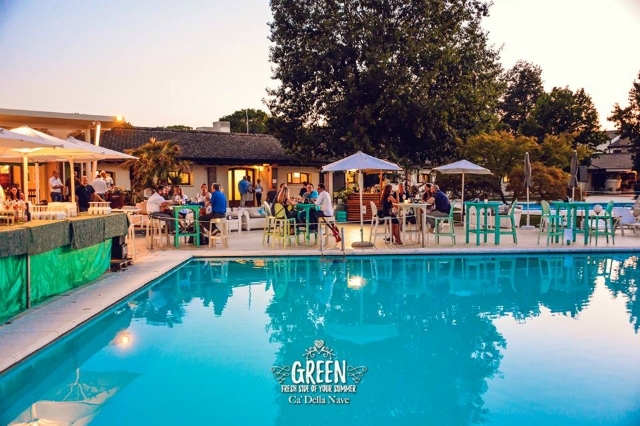 cocktail a bordo piscina veneto