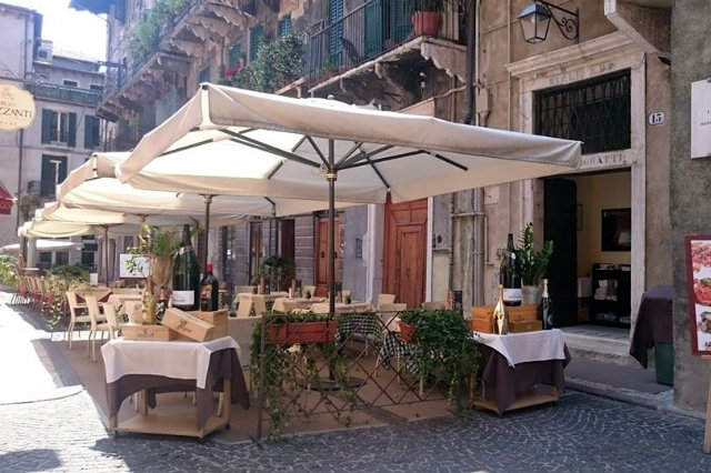 aperitivo in piazza in veneto