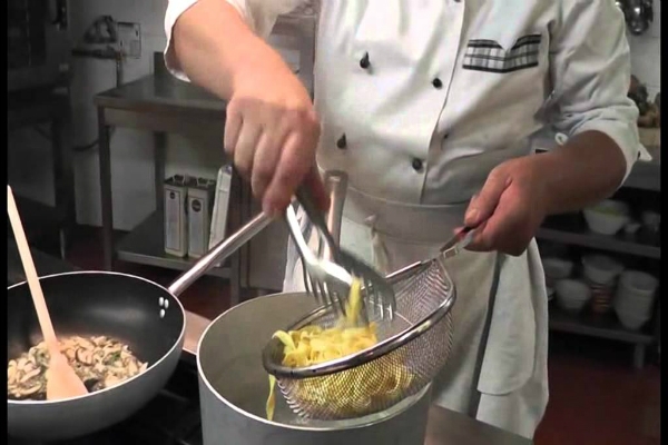 sagre lazio roma agosto ferragosto sagra degli gnocchi castiglione in teverina sagra fettuccine ai funghi porcini casaprota sabina provincia gastronomia agosto 2016 estate roma