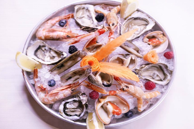 il falchetto ristorante roma pesce crudo antipasto gamberoni scampi