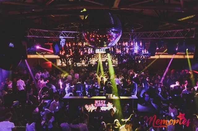 otel variete https://www.facebook.com/otelvariete/photos/a.1776164562418255.1073742031.859790200722367/1776170309084347/?type=3&theater
