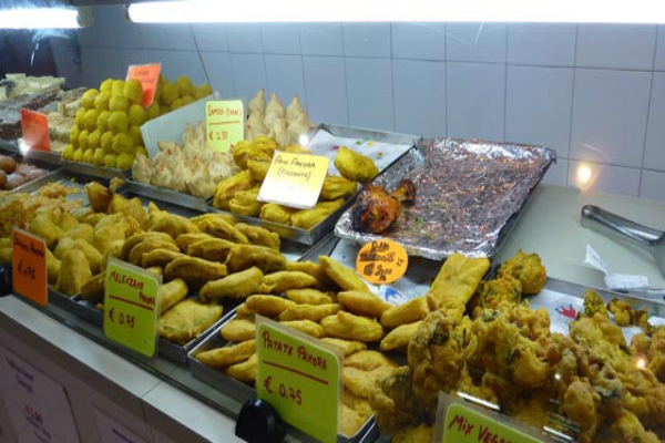 indian fast food indiano cucina street food cibo da strada esquilino piazza vittorio roma piccante peperoncino ti piace piccante 5 piatti hot