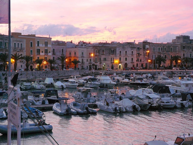 trani porto turistico tramonto foto da flickr https://www.flickr.com/photos/valsarentino/2260341375/in/photolist-4rjqk2-4rntwb-sf6fh-2xul2u-qwxse-tddce-qamxez-2xqsee-4rnrk9-4rjnrn-8ouyrx-4rjqu8-4rjf3v-4rnjgy-4rnrfw-ehwl28-ei6s67-bvexe5-ayhxkp-u6rjh-bvcgke-uwtqsw-bvceto-bveamg-bjxsqn-adybtf-bvceoo-ae3taw-ae3sew-2xuqxw-bjzmqk-ae3tso-ae3sue-ae3trm-bvesnm-bvcekd-bvcgdw-bjxsaf-bjxsea-bvcg5y-bjxrcf-bjxrk2-bvesjq-bjxsxb-bjzm5f-bvcfam-bjxs3m-bjzmbd-bvcgpf-bvepva