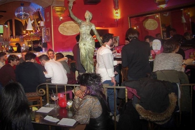 kitsch deux https://www.facebook.com/kitschdeuxfirenze/photos/a.572227489574159.1073741826.572227422907499/791234354340137/?type=3&theater