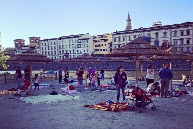 spiaggia sull'arno easy living https://www.facebook.com/easylivingfirenze/photos/a.571425029666398.1073741828.571129076362660/594250344050533/?type=3&theater