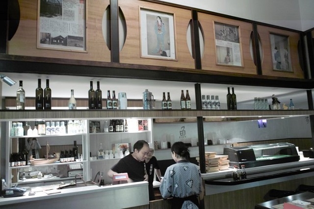 sushi aurora https://www.facebook.com/120779601336992/photos/a.120811338000485.29608.120779601336992/120811421333810/?type=3&theater