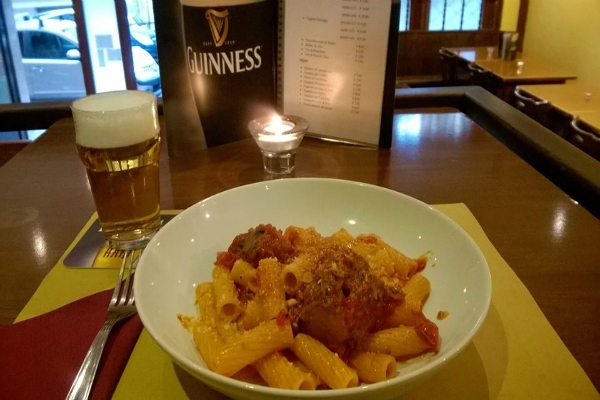 barry lyndon pub pietralata roma irish pub pub irlandese migliori irish pub a roma cucina romana amatriciana guinness