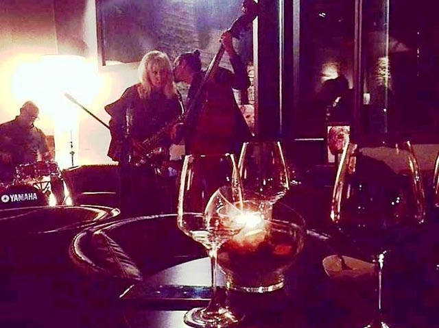 live bar