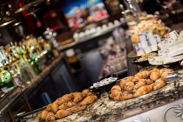 hard rock cafe https://www.facebook.com/hardrockcafefirenze/photos/a.1020116411379388.1073741922.151004754957229/1020116511379378/?type=3&theater