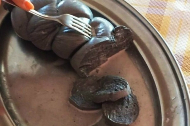 arriva il cibo nero, dove trovarlo a napoli
