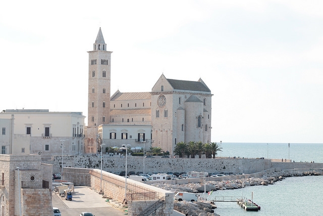 trani cattedrale chiesa romanica anno 1000 xi secolo foto da flickr https://www.flickr.com/photos/alessandrospadavecchia/14865493887/in/photolist-odbxqk-4axbi-tddce-8mnyva-8mmvzc-qq1bxg-ovbxag-3zjub-8dkenq-8mmpfc-8migge-gw3wyd-viywn-3jxzx4-a5ujn-qeqceb-dzbun4-v7r7p-4rjqk2-u6mzt-4uva91-sf6y1-sb8ti-sb8gx-2xues3-u6d5l-adybtf-ao3tl7-qq1bef-a5uew-4a9fke-ahmwcm-7mtvvb-7hnrf5-dadlxg-vrbet5-8mjkw6-dqpbwk-8mnvzd-8mk2nx-5kfheq-741fx8-a5uar-ae3taw-kgakn-ae3sew-vegfn-95jekd-bvexe5-ae3sue