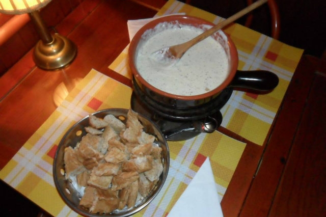 le migliori fondute di napoli, foto di happy rock
https://www.facebook.com/238794952450/photos/pb.238794952450.-2207520000.1446714370./10153710517692451/?type=3&theater