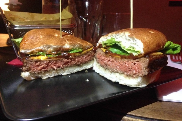 percorsi burgers & cocktails hamburgeria trastevere abbinamento hamburger cocktail patatine fritte salse maionese lime e menta