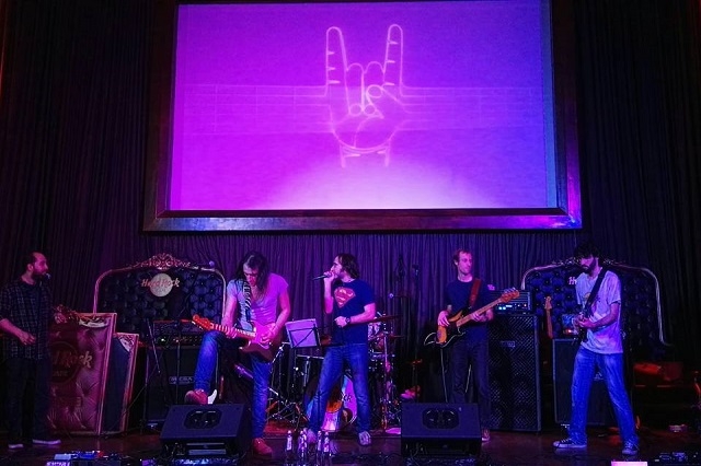 hard rock cafe firenze https://www.facebook.com/photo.php?fbid=10156789156110644&set=a.10153178873095644.1073741825.766255643&type=3&theater
