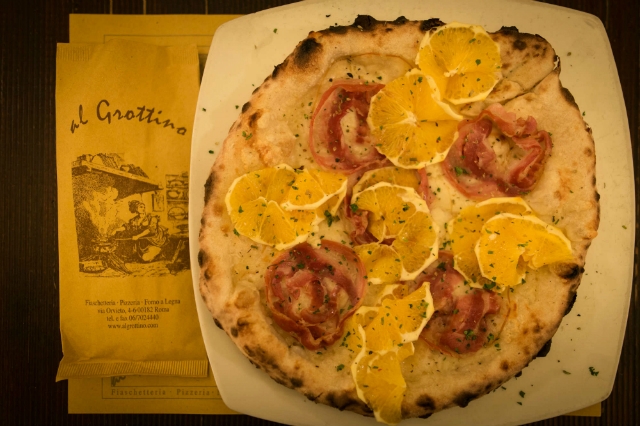 pizzeria al grottino migliori pizzerie san giovanni roma tonino vespa pizza arancia pancetta lenta maturazione forno a legna cena a roma
