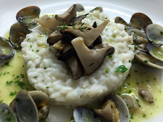 ristoranti trani il melograno foto da facebook https://www.facebook.com/ristorante.trani/photos/pb.253628641474146.-2207520000.1461432015./413788458791496/?type=3&theater