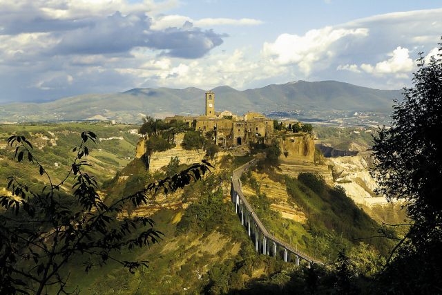 posti magici vicino roma civita di bagnoregio