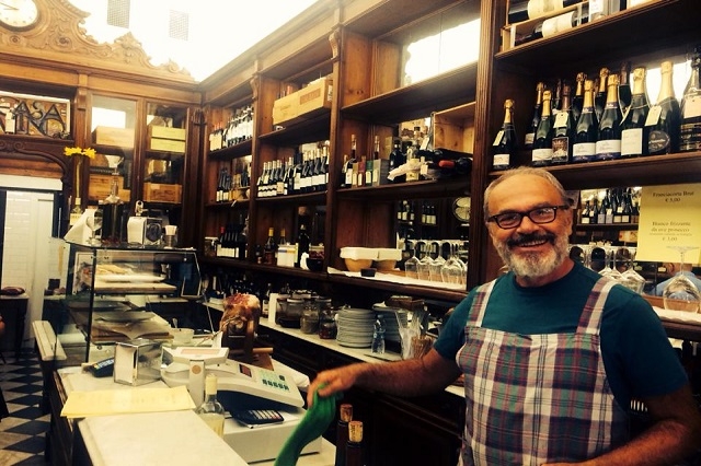 casa del vino esercizi storici fiorentini facebook https://www.facebook.com/photo.php?fbid=10152773994404159&set=a.10150194180789159.269628.522959158&type=1&theater