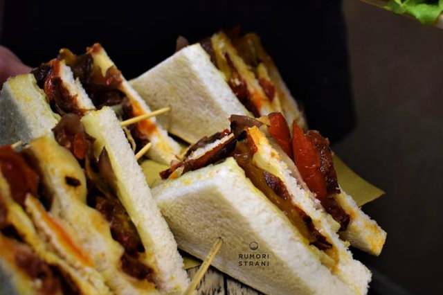rumori strani club sandwich