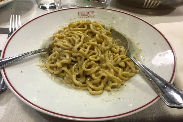 cacio e pepe trattoria da felice testaccio tempio cucina romana turisti guide classifica migliori 10 cacio e pepe a roma