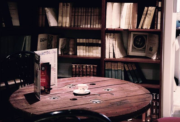 macondo biblio cafè