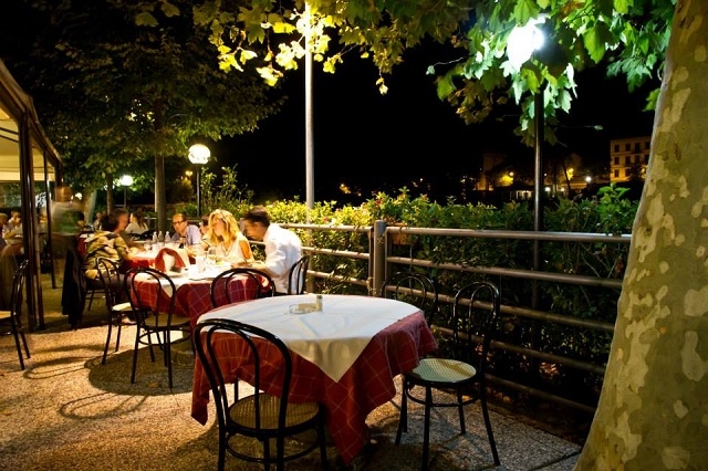 chalet bellariva https://www.facebook.com/294229237308898/photos/a.723247164407101.1073741825.294229237308898/723247261073758/?type=3&theater