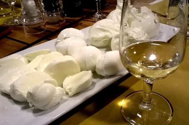 milano pranzo cena aperitivo affettati salumi formaggi botteghe degustazione corti abbadesse