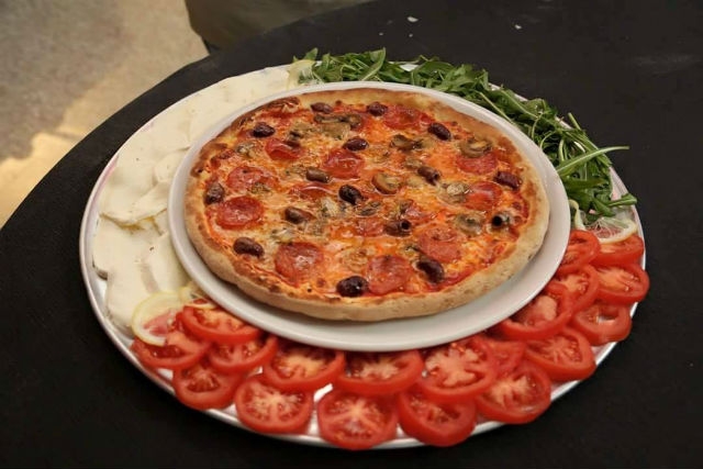 ristorante puglia locali pizzeria foto da facebook https://www.facebook.com/244695022252854/photos/pb.244695022252854.-2207520000.1456341265./800168800038804/?type=3&theater