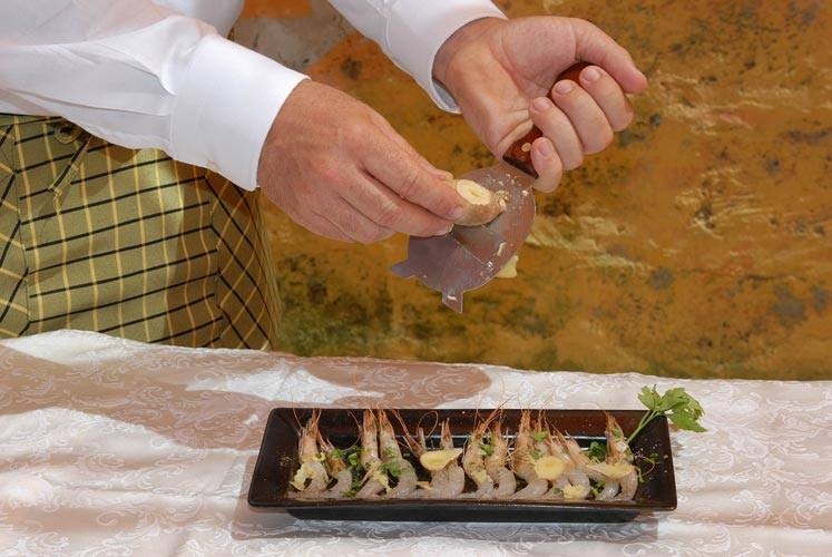 pesce crudo gamberi crudi locanda dei camini botrugno https://www.facebook.com/lalocandadeicamini/photos/pb.121556414565283.-2207520000.1443537607./864420530278864/?type=3&theater