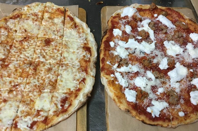 officine resta pizza fino a tardi a roma pizza speciale con polpette pizza burger portuense ristorante pizzeria